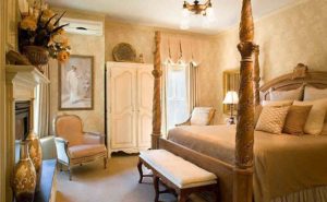 How A Bed And Breakfast Differs From A Hotel, The Ivy Lodge