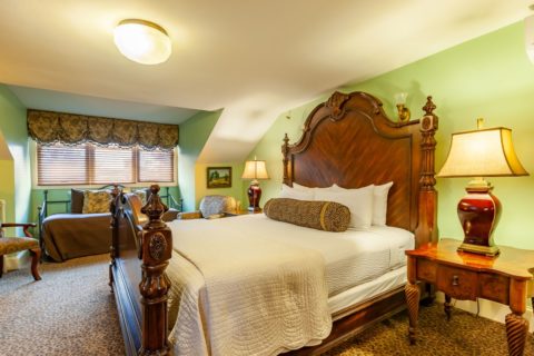 Rooms | Lodging | The Ivy Lodge | Newport Rhode Island