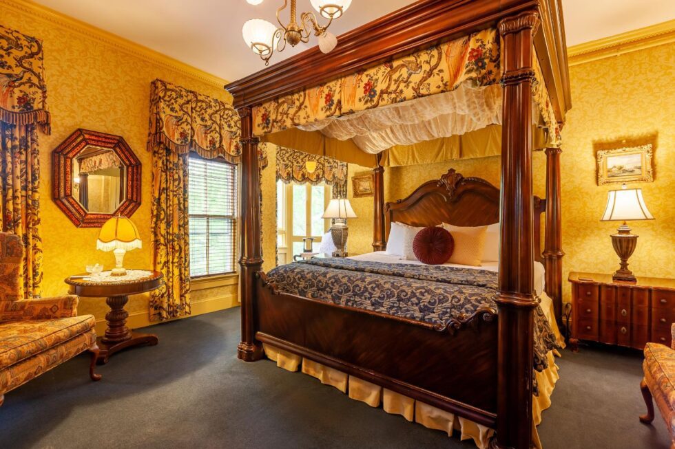 Rooms | Lodging | The Ivy Lodge | Newport Rhode Island